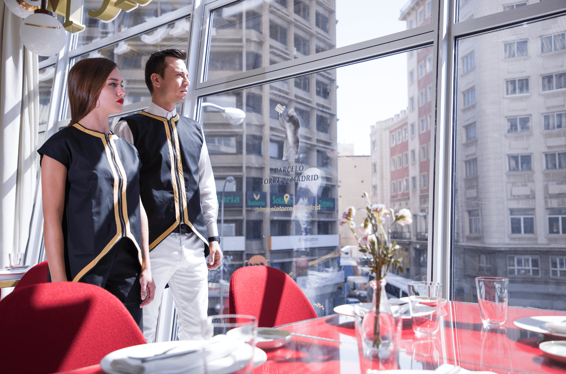diseño de uniformes para SOMOS, el restaurante del Hotel Barceló Torre de Madrid