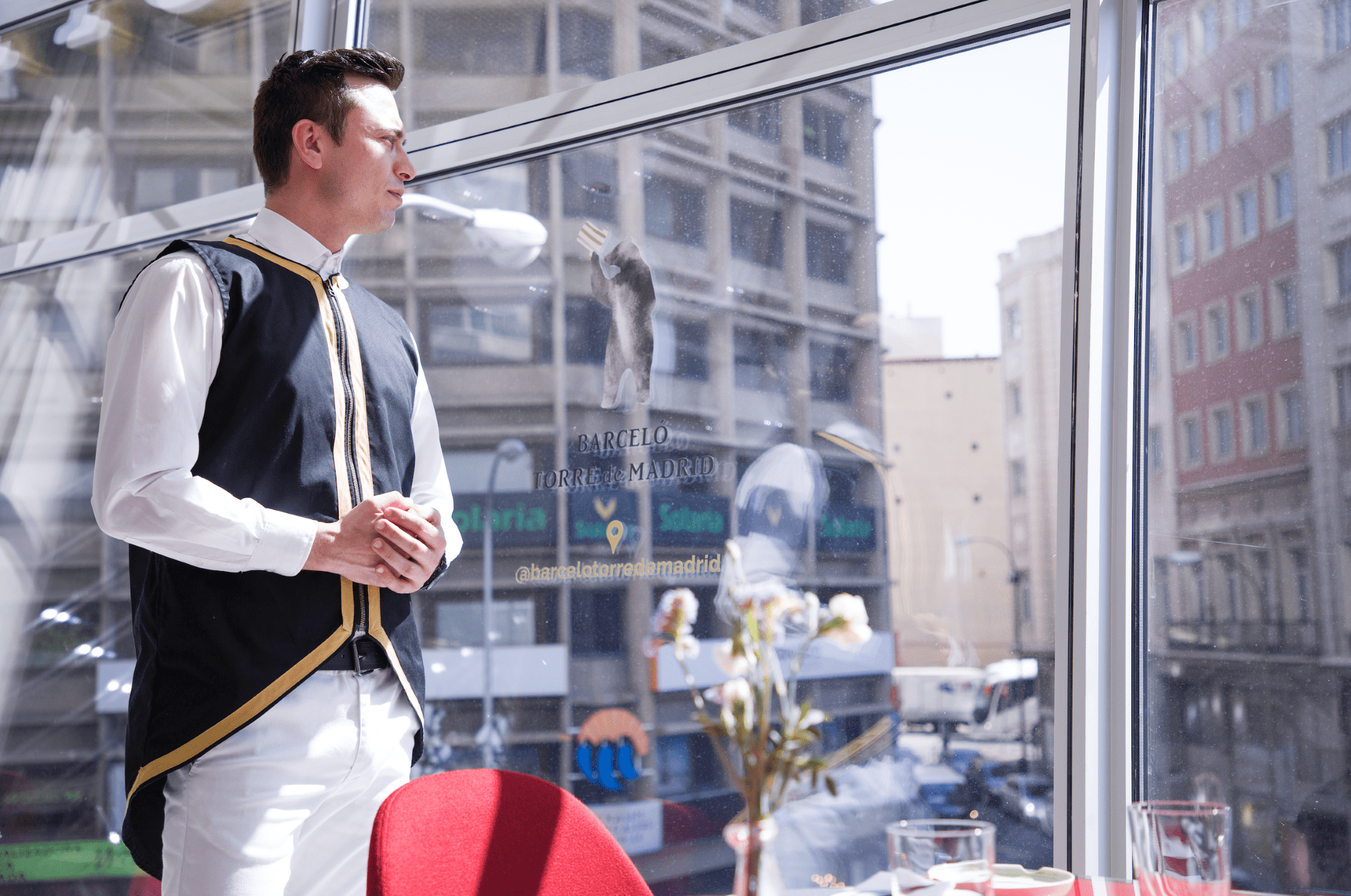 diseño de uniformes para SOMOS, el restaurante del Hotel Barceló Torre de Madrid