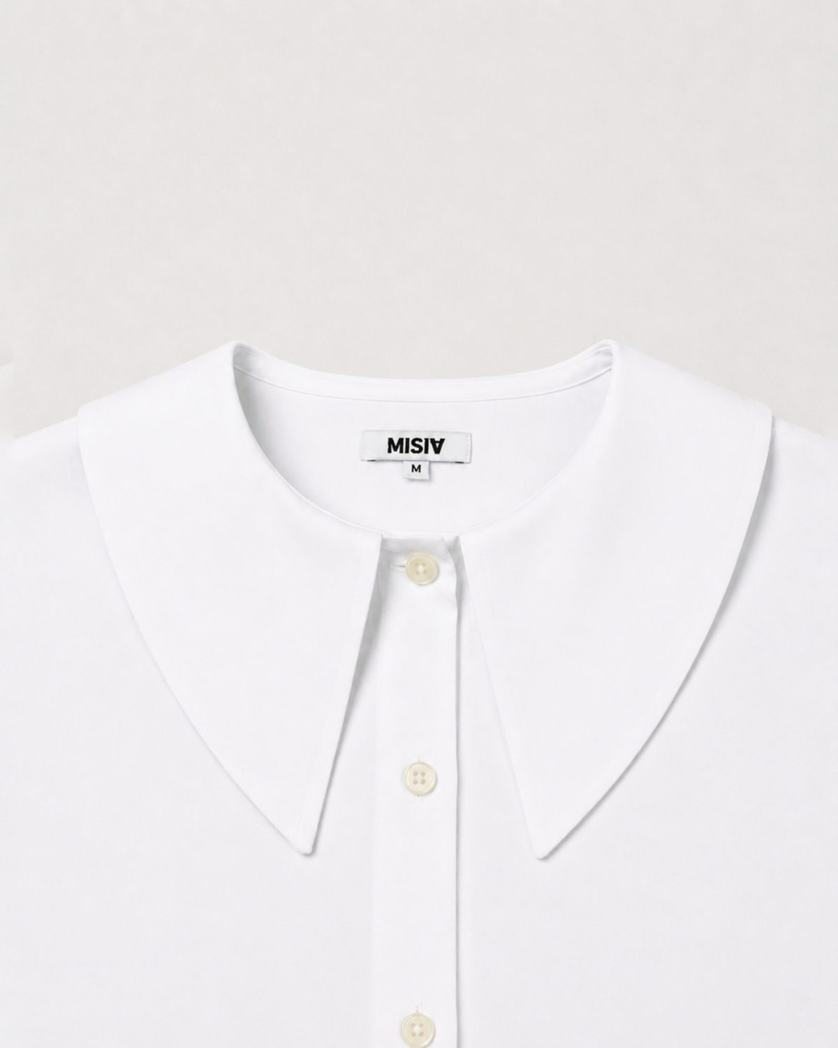 Camisa blanca cuello bobo
